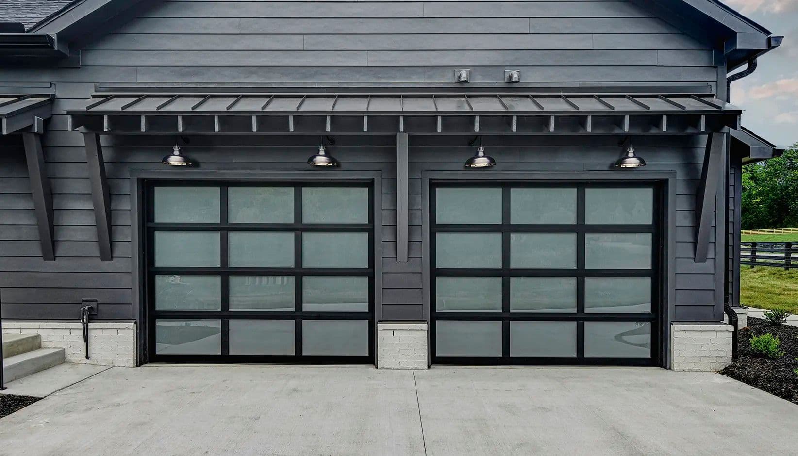 Clopay Avante Series